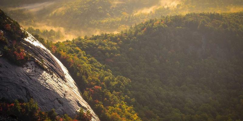 CNC加工精度基石：大型龙门加工中心地基设计与热变形补偿技术深度解析