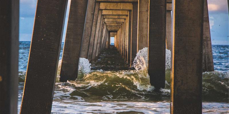 攻克钛合金薄壁件变形难题：CNC加工中的定制设备与工装夹具设计要点