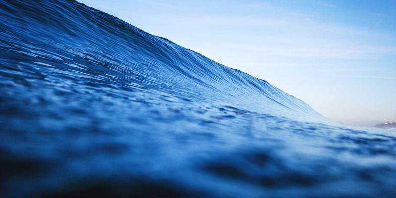 驾驭复杂曲面：五轴联动CNC加工中心的精密加工编程策略与精度控制